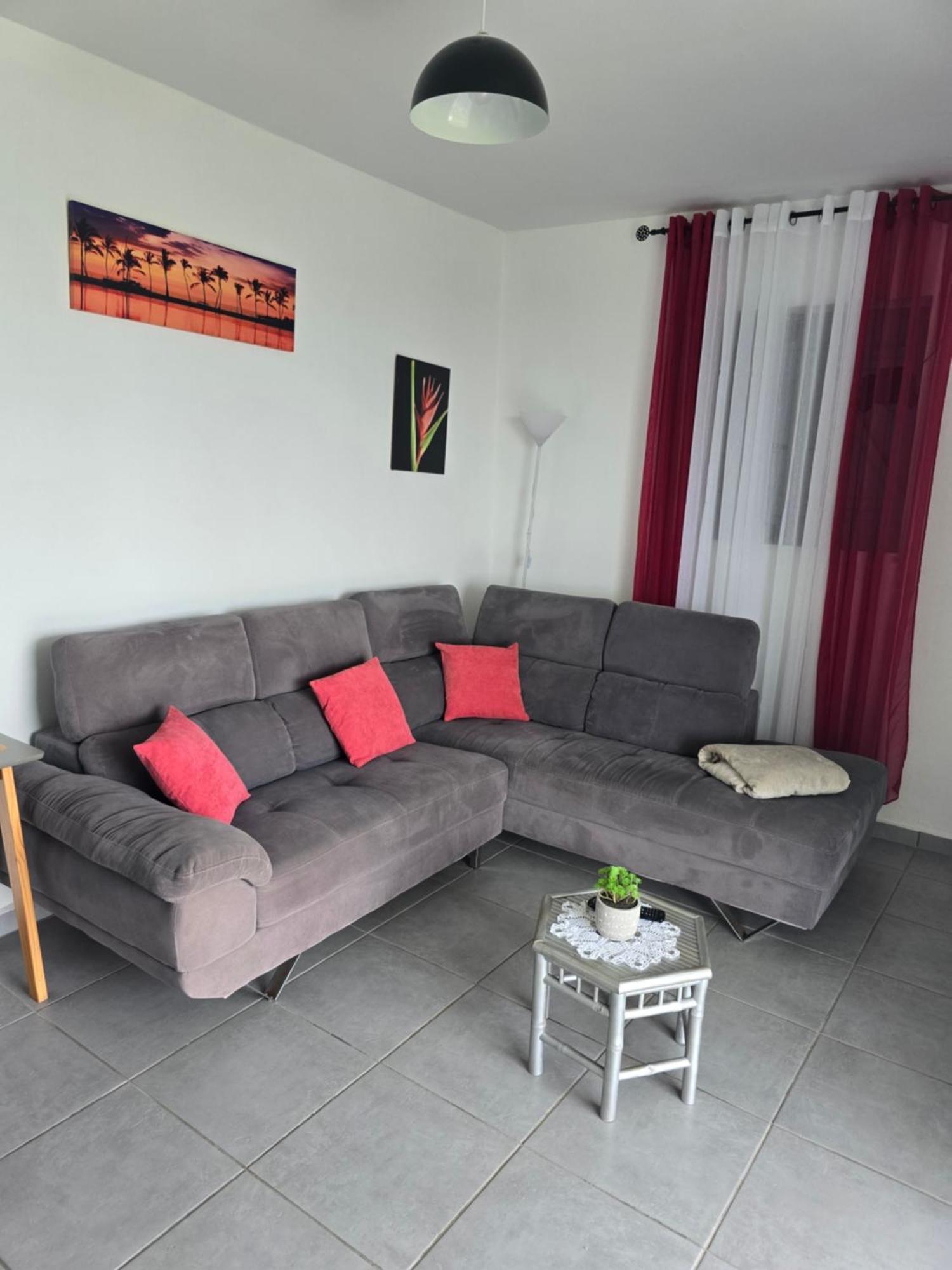 Maison Laurencia - Appartement De L'Etage Sainte-Anne  Luaran gambar